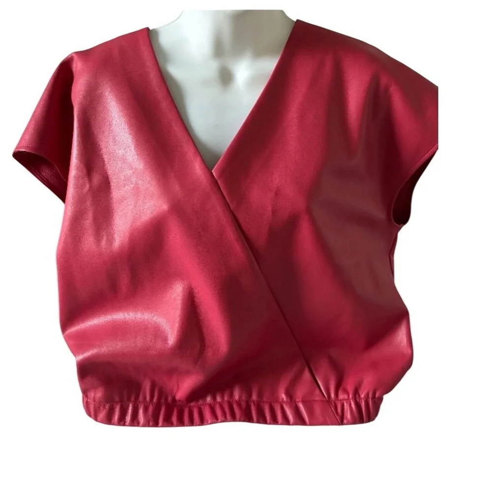 Marc New York Andrew Marc Red Faux Leather Faux Wrap V Neck Sleeveless Crop‎  M